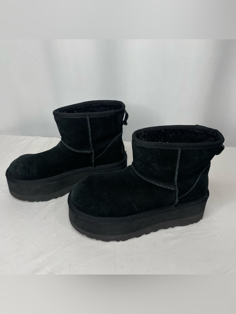 UGG Classic Mini Platform Boots Black Suede 1134991 Women’s Size 6